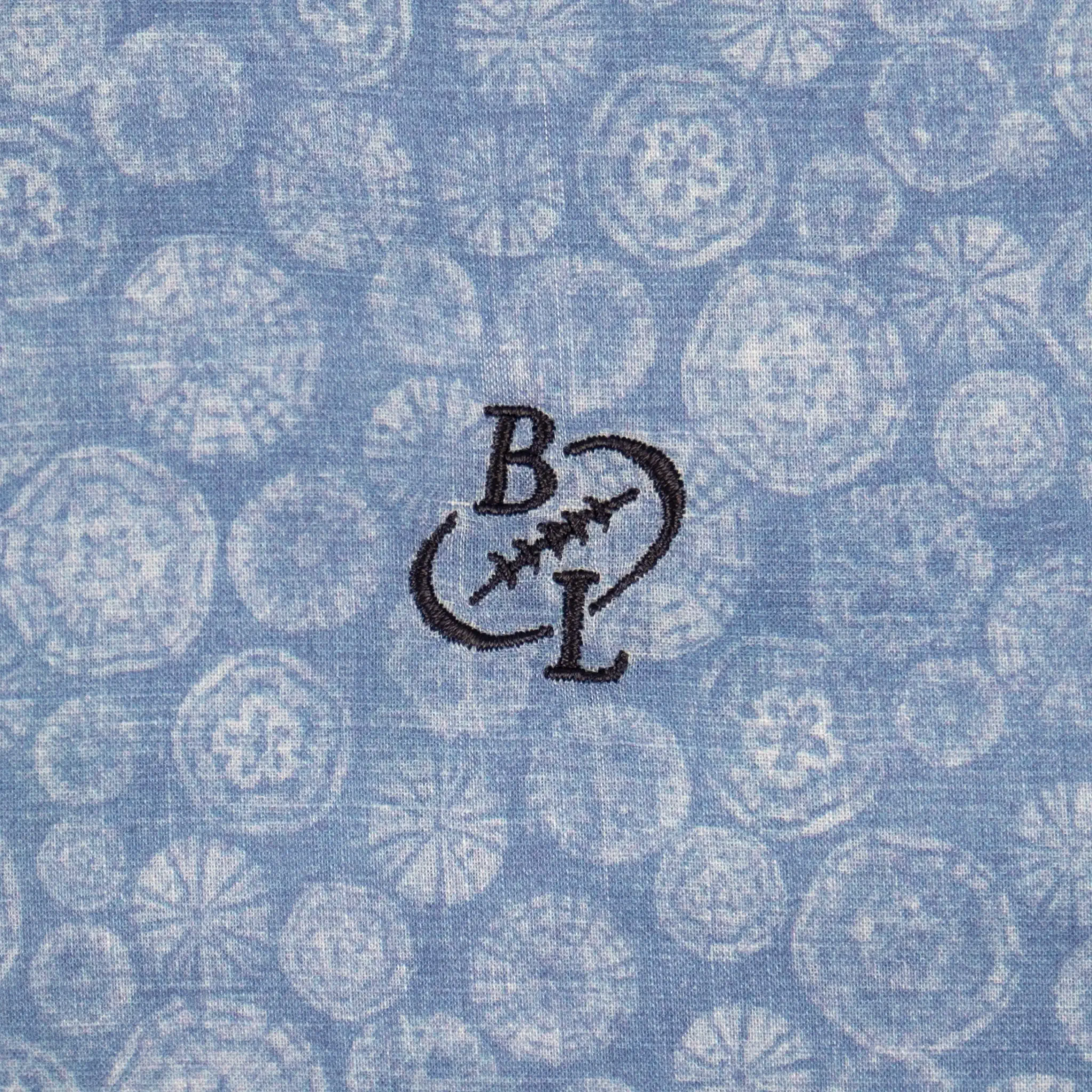 Chemise bleue à motif floral - Image 6