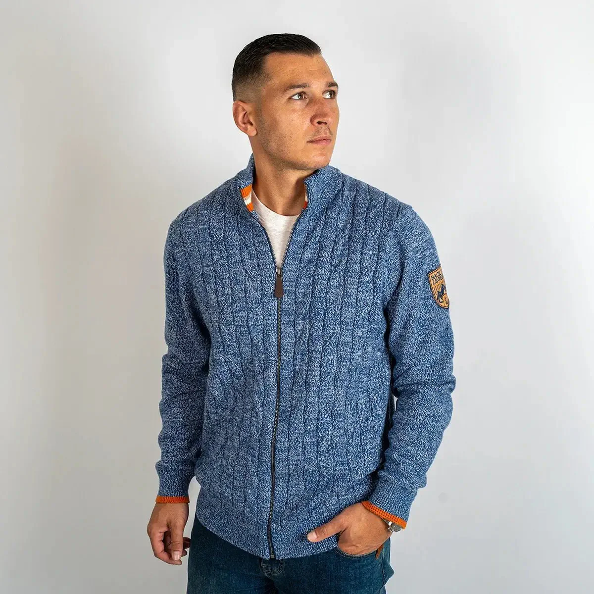 Gilet full zip torsadé bleu