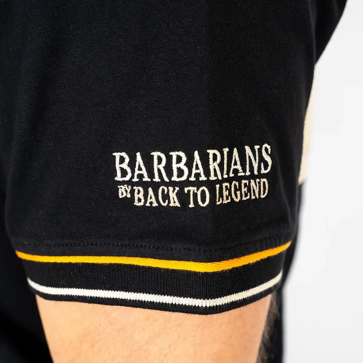 Polo scapulaire beige et noir Barbarians - Image 6