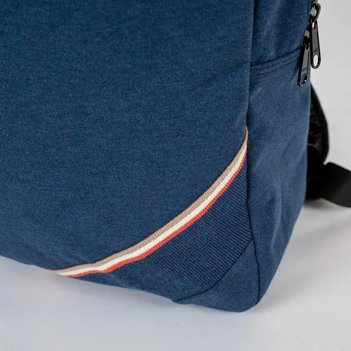 Sac à dos upcyclé bleu marine - Image 4