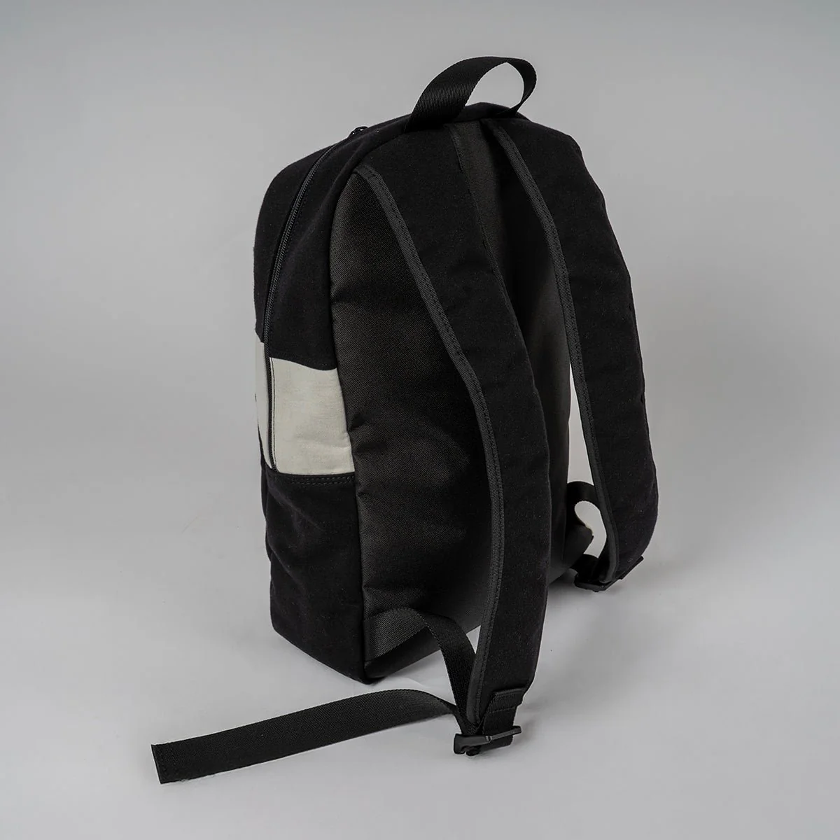 Sac à dos upcyclé Barbarians n°15 - Image 4