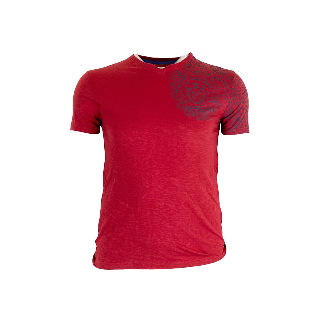 T-shirt rouge col V imprimé maori