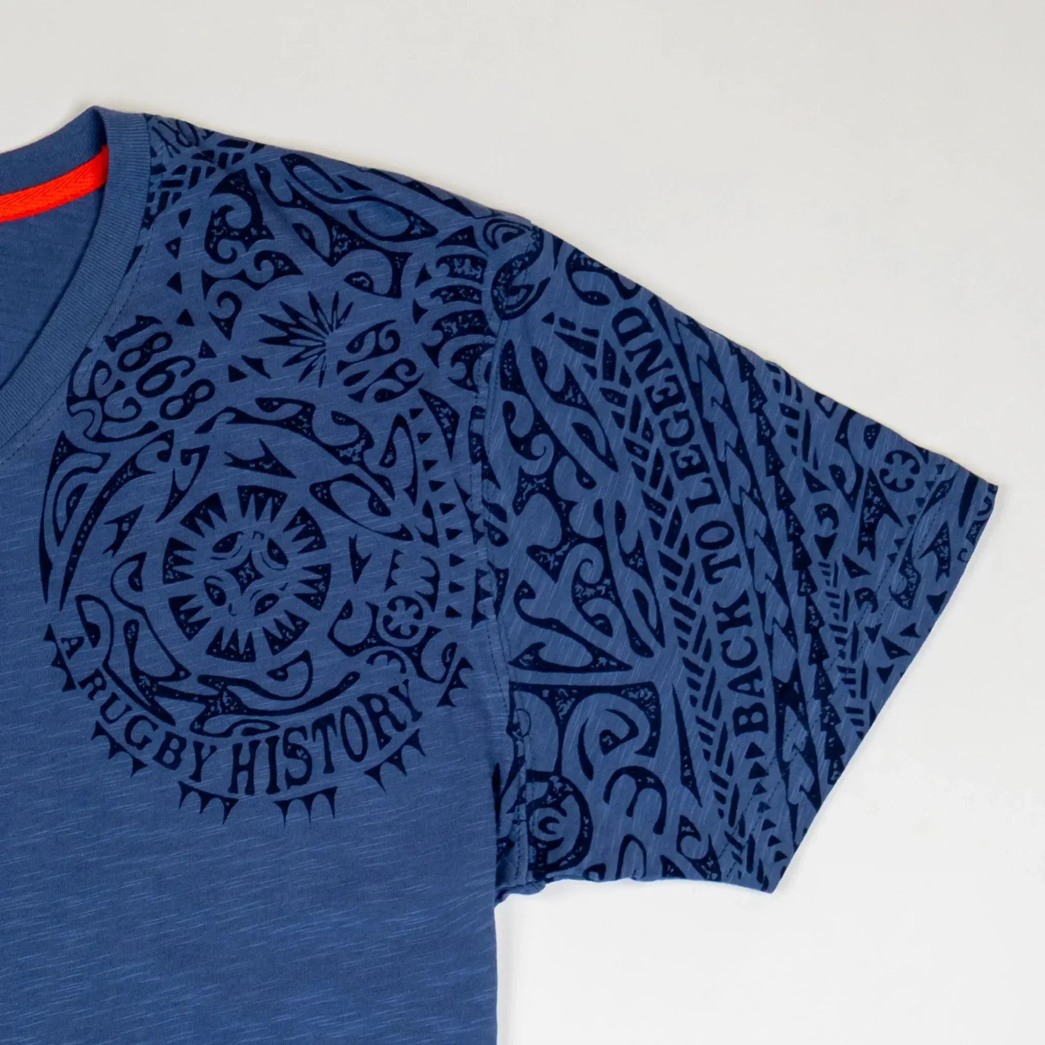 T-shirt maori bleu col V - Image 3